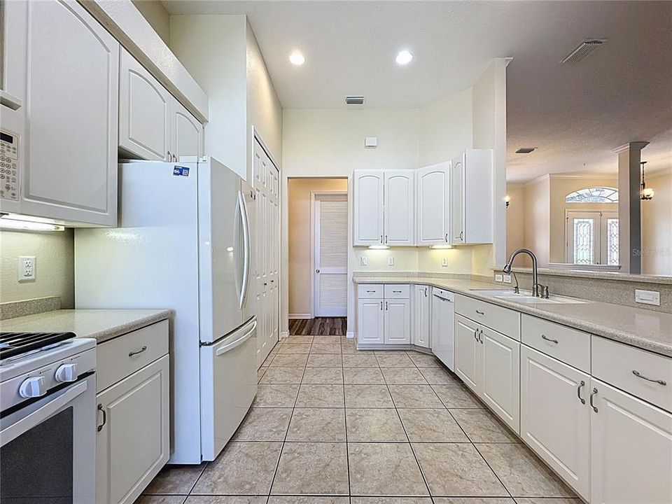 待售: $435,000 (3 贝兹, 2 浴室, 2511 平方英尺)