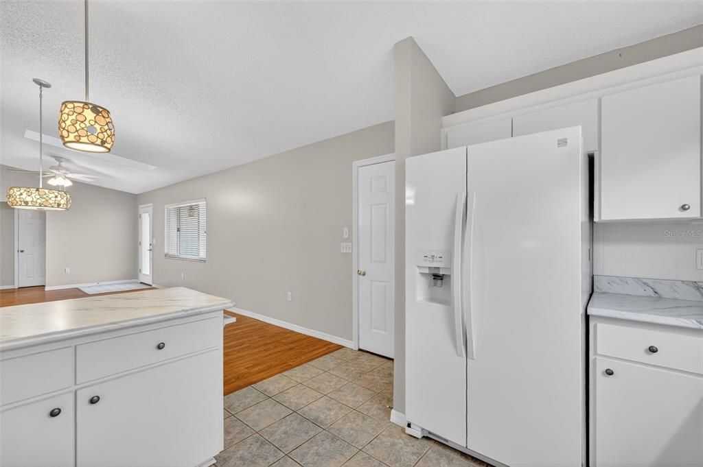 На продажу: $245,000 (3 спален, 2 ванн, 1766 Квадратных фут)