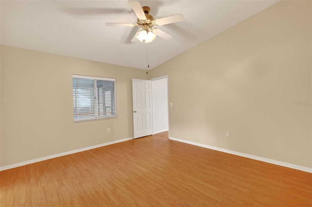 На продажу: $245,000 (3 спален, 2 ванн, 1766 Квадратных фут)