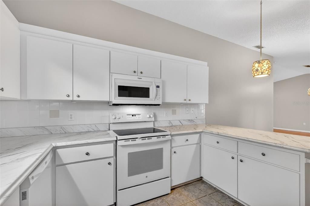 На продажу: $245,000 (3 спален, 2 ванн, 1766 Квадратных фут)