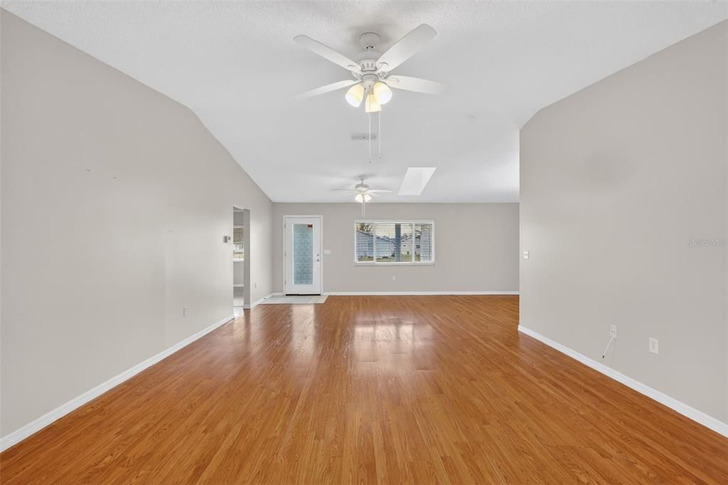 На продажу: $245,000 (3 спален, 2 ванн, 1766 Квадратных фут)