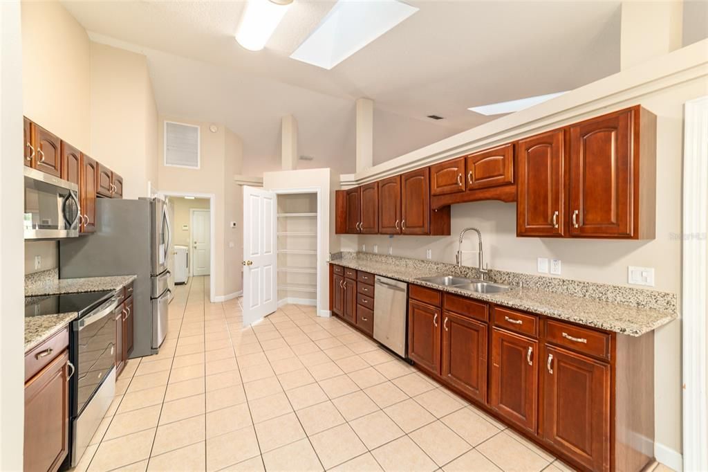 待售: $411,750 (3 贝兹, 2 浴室, 2342 平方英尺)