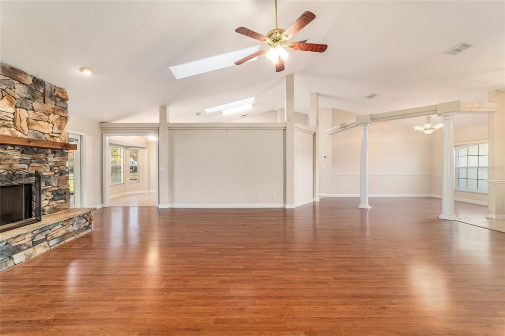 待售: $411,750 (3 贝兹, 2 浴室, 2342 平方英尺)