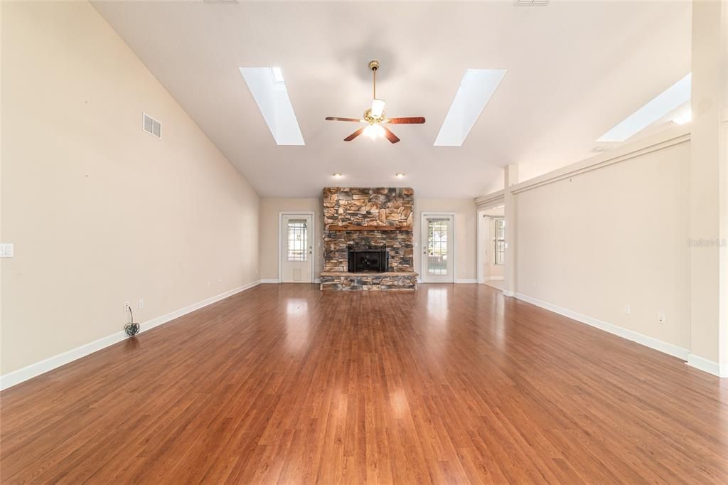 待售: $411,750 (3 贝兹, 2 浴室, 2342 平方英尺)