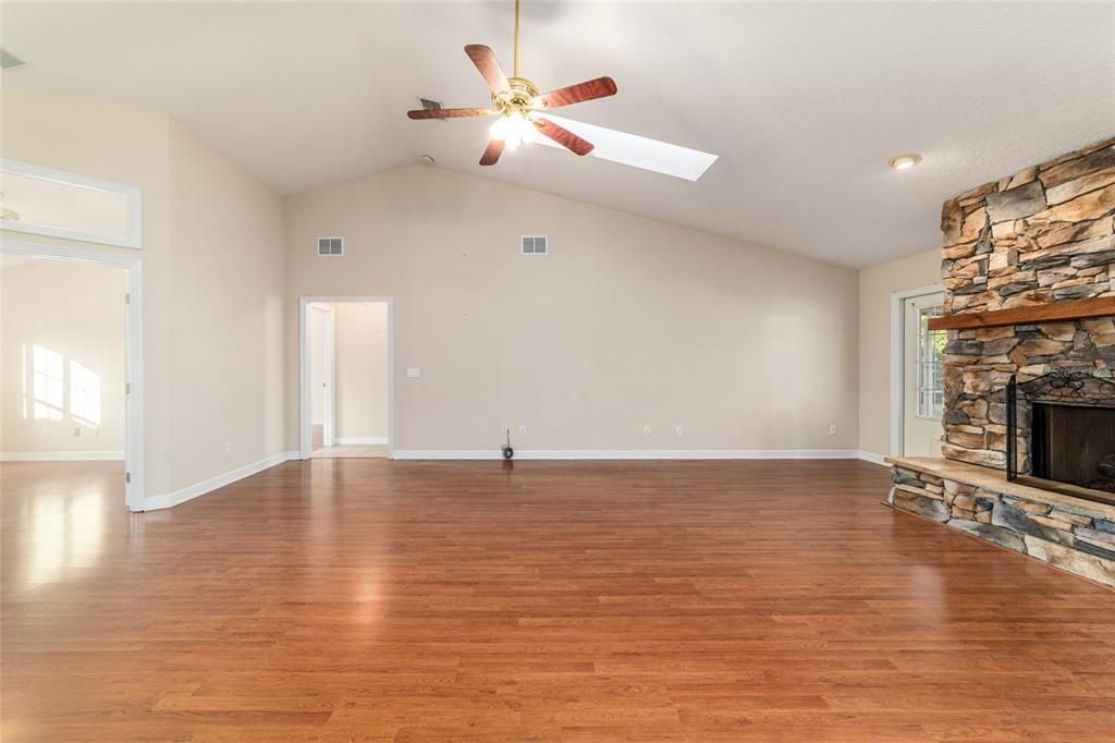 待售: $411,750 (3 贝兹, 2 浴室, 2342 平方英尺)