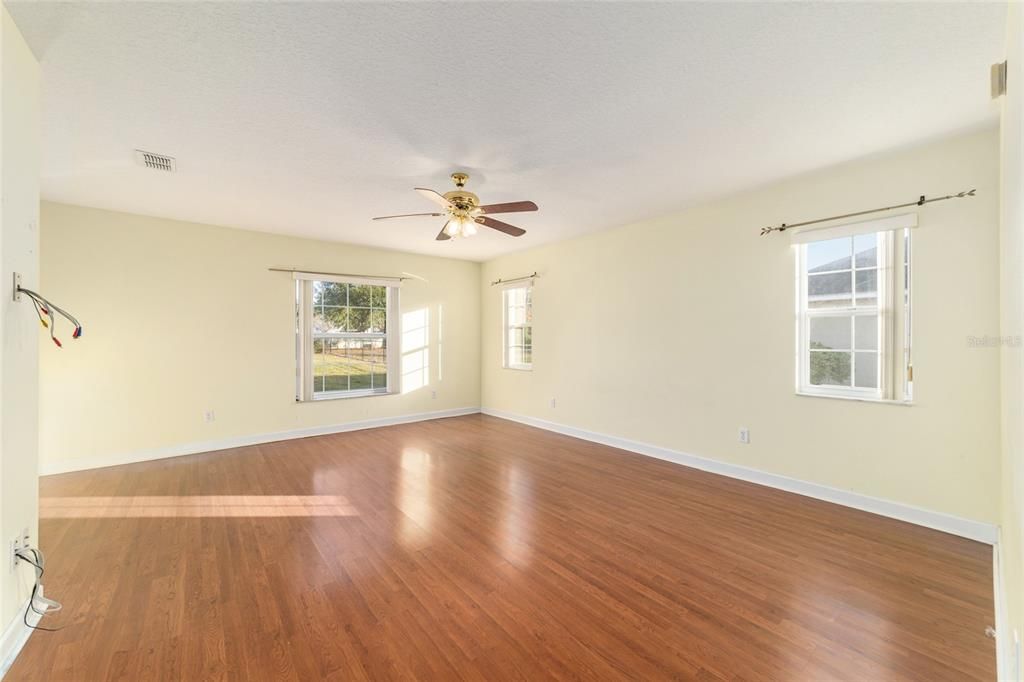 待售: $411,750 (3 贝兹, 2 浴室, 2342 平方英尺)