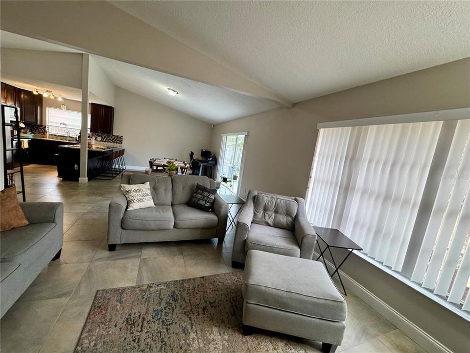 На продажу: $329,900 (3 спален, 2 ванн, 1524 Квадратных фут)