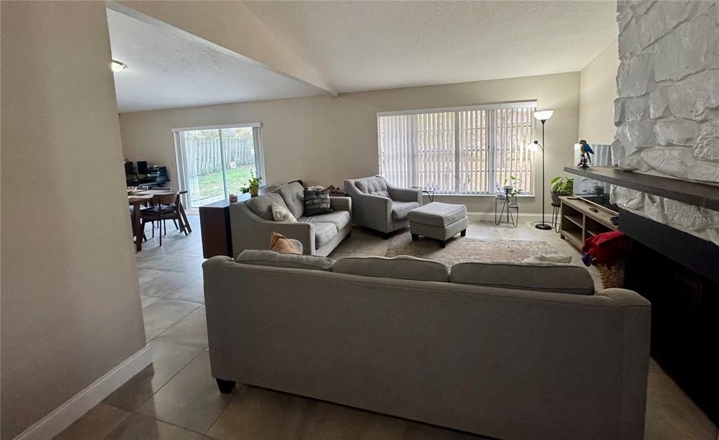 На продажу: $329,900 (3 спален, 2 ванн, 1524 Квадратных фут)