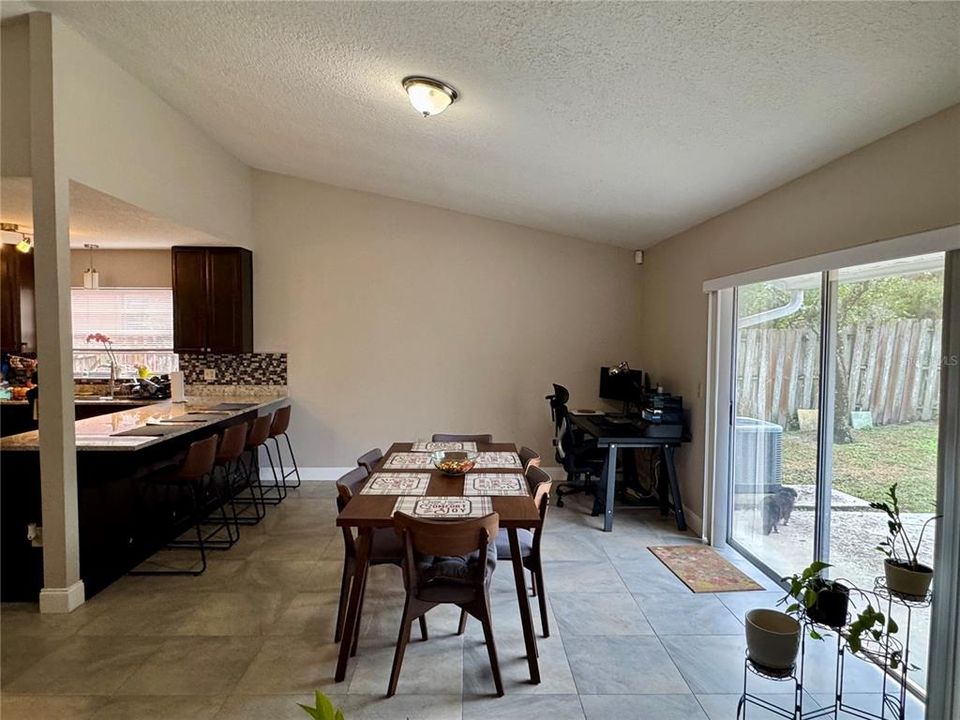 На продажу: $329,900 (3 спален, 2 ванн, 1524 Квадратных фут)