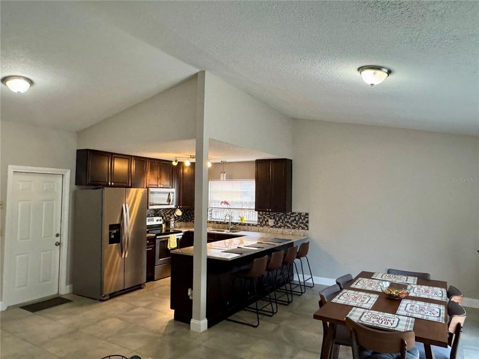 На продажу: $329,900 (3 спален, 2 ванн, 1524 Квадратных фут)