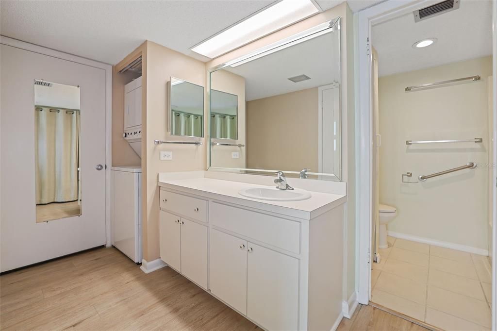 出租: $2,600 (1 贝兹, 1 浴室, 885 平方英尺)