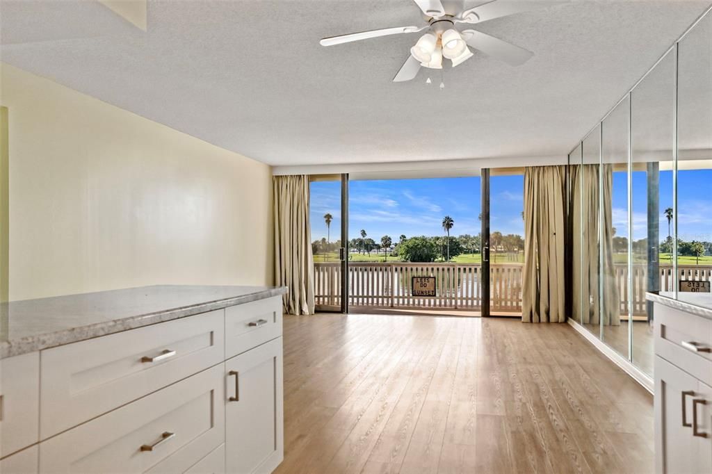 出租: $2,600 (1 贝兹, 1 浴室, 885 平方英尺)