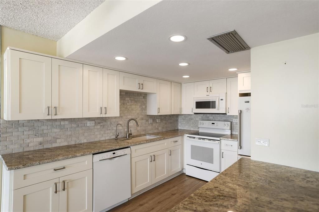 出租: $2,600 (1 贝兹, 1 浴室, 885 平方英尺)