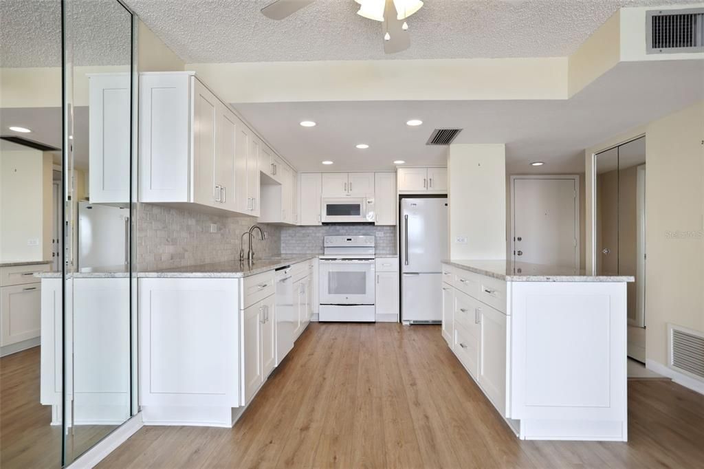 出租: $2,600 (1 贝兹, 1 浴室, 885 平方英尺)