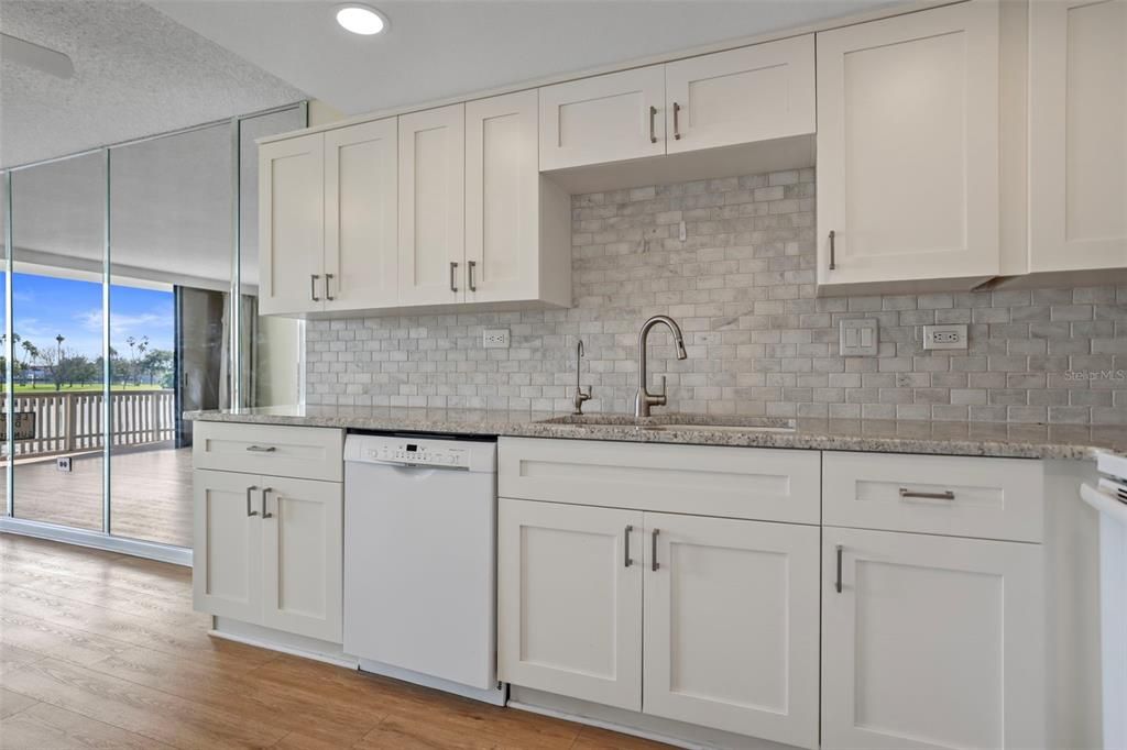 出租: $2,600 (1 贝兹, 1 浴室, 885 平方英尺)