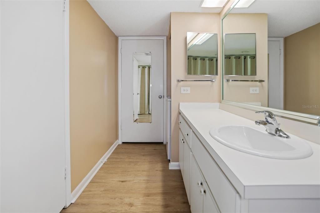 出租: $2,600 (1 贝兹, 1 浴室, 885 平方英尺)