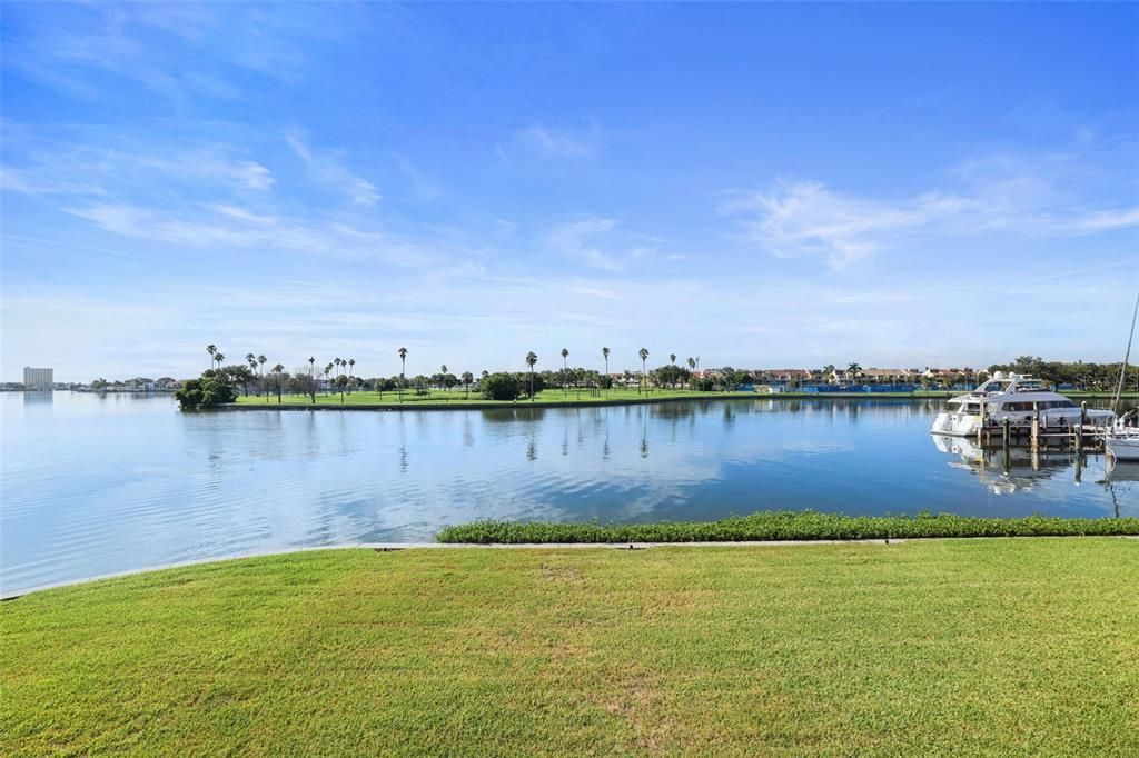 出租: $2,600 (1 贝兹, 1 浴室, 885 平方英尺)