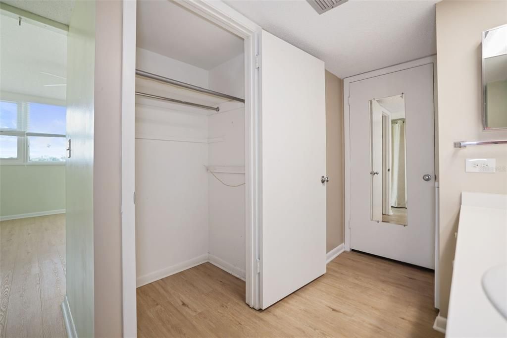 出租: $2,600 (1 贝兹, 1 浴室, 885 平方英尺)