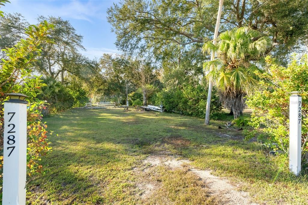 待售: $250,000 (0.14 acres)