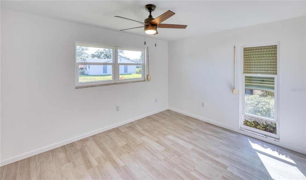 На продажу: $268,000 (2 спален, 1 ванн, 822 Квадратных фут)