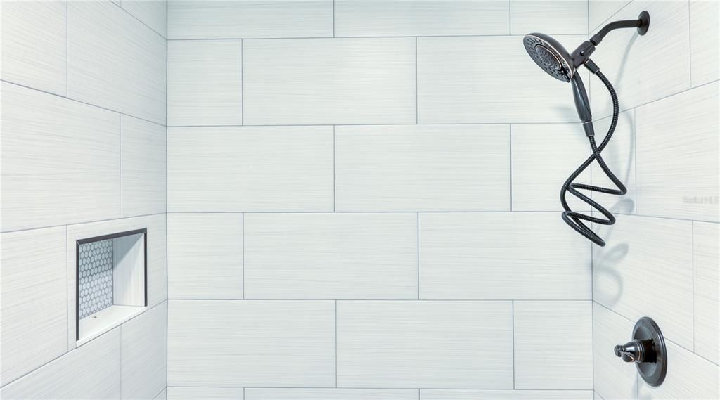 На продажу: $268,000 (2 спален, 1 ванн, 822 Квадратных фут)