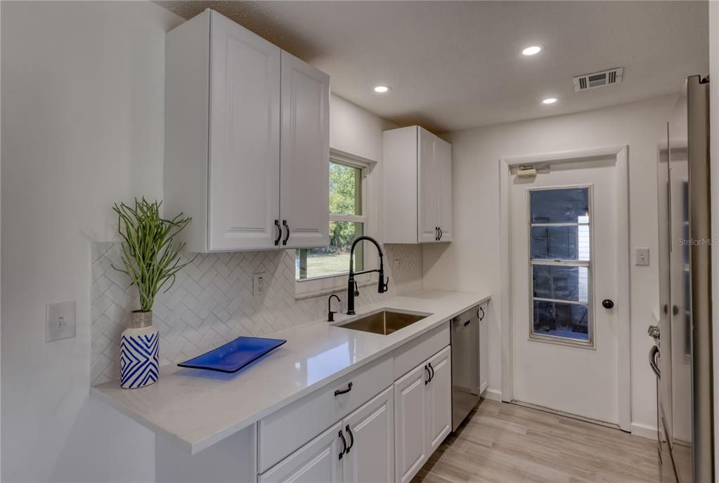 На продажу: $268,000 (2 спален, 1 ванн, 822 Квадратных фут)