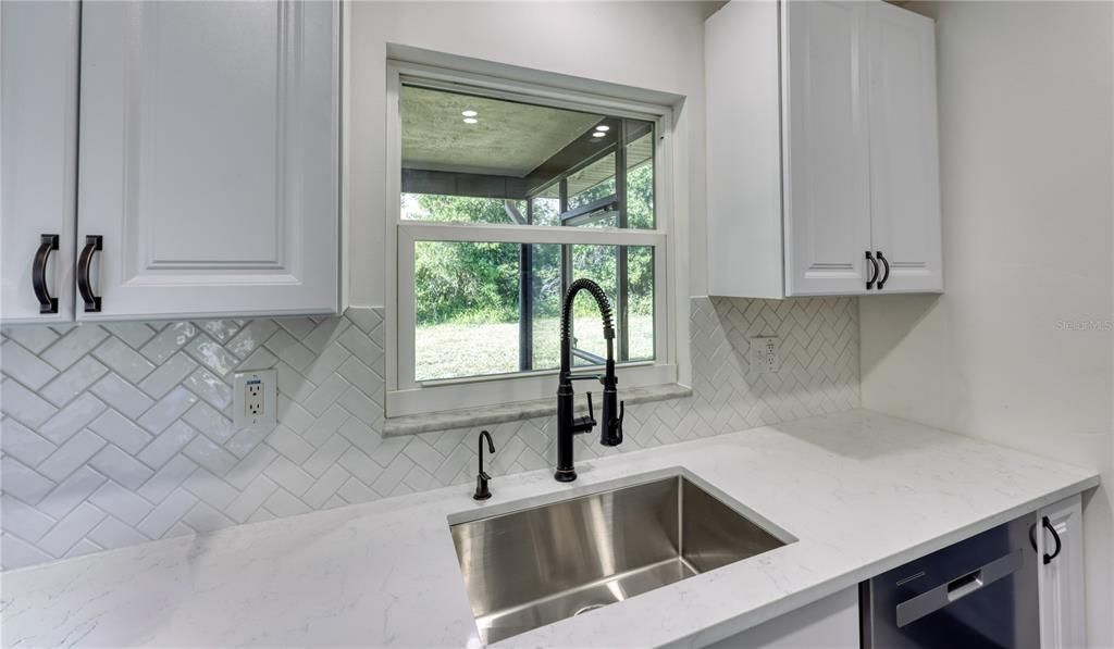 На продажу: $268,000 (2 спален, 1 ванн, 822 Квадратных фут)