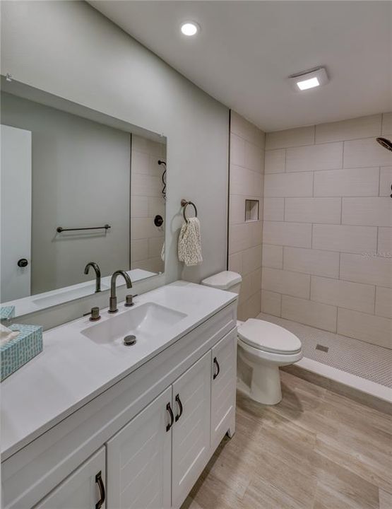 На продажу: $268,000 (2 спален, 1 ванн, 822 Квадратных фут)