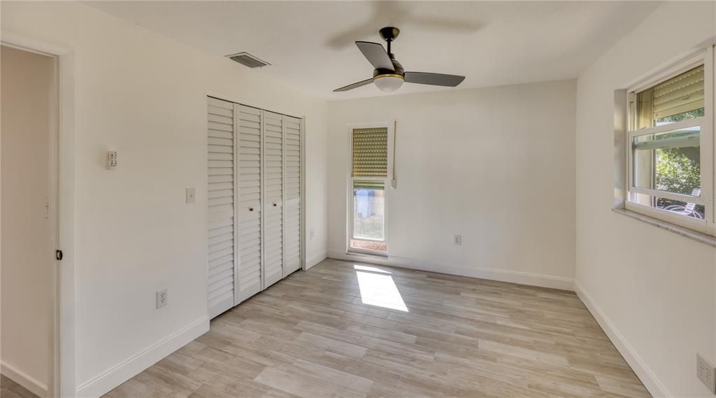 На продажу: $268,000 (2 спален, 1 ванн, 822 Квадратных фут)