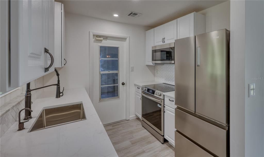 На продажу: $268,000 (2 спален, 1 ванн, 822 Квадратных фут)