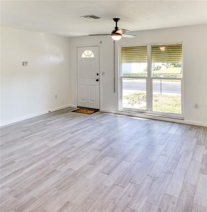 На продажу: $268,000 (2 спален, 1 ванн, 822 Квадратных фут)