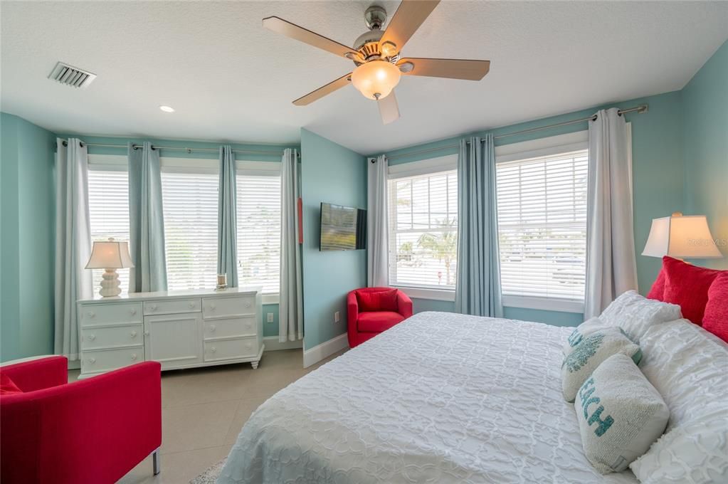 待售: $3,200,000 (6 贝兹, 4 浴室, 3103 平方英尺)