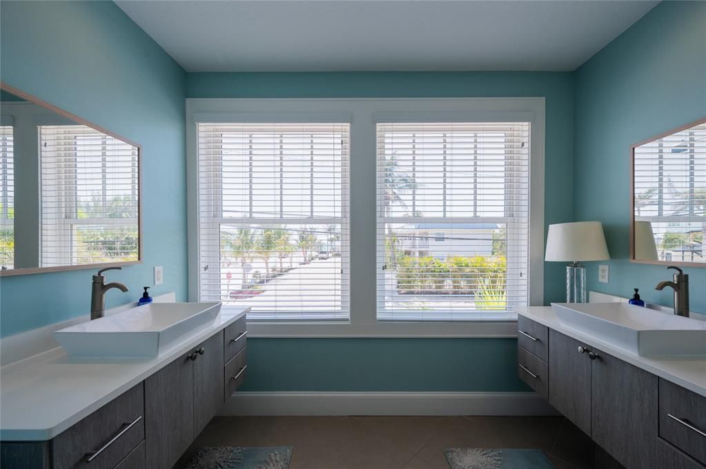 待售: $3,200,000 (6 贝兹, 4 浴室, 3103 平方英尺)