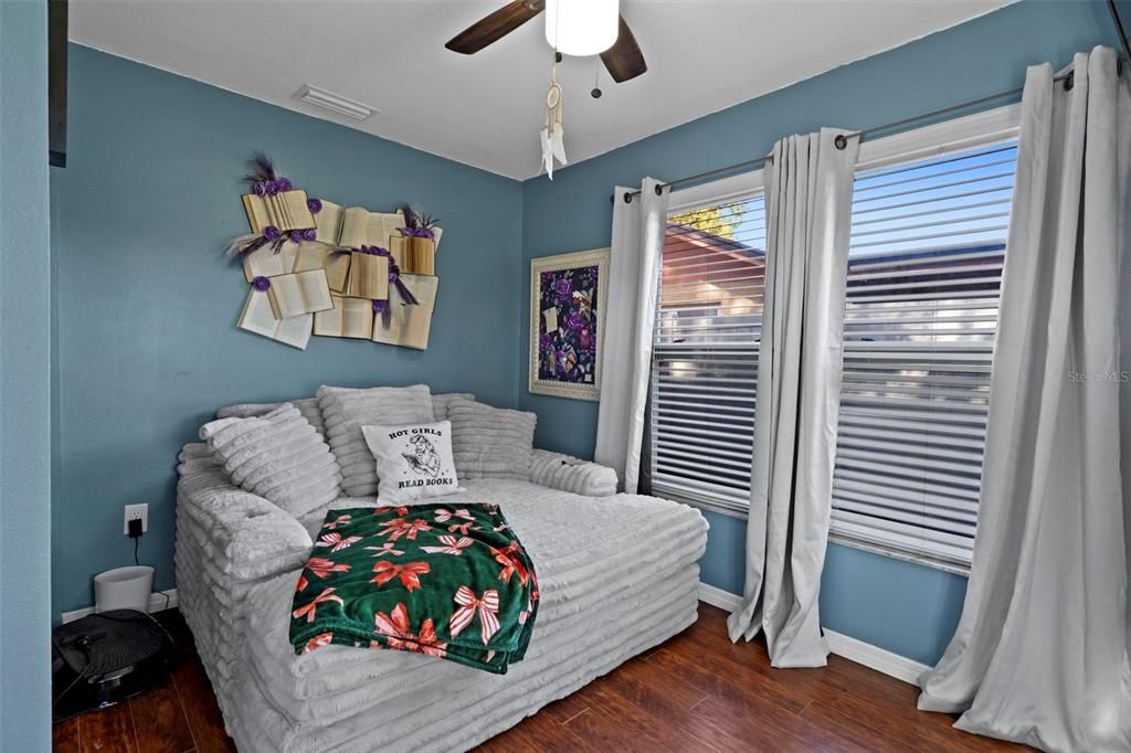 For Sale: $299,000 (3 beds, 2 baths, 1185 Square Feet)