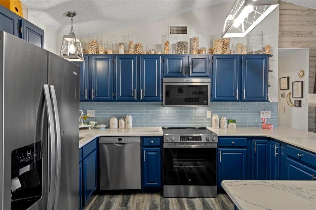 For Sale: $299,000 (3 beds, 2 baths, 1185 Square Feet)