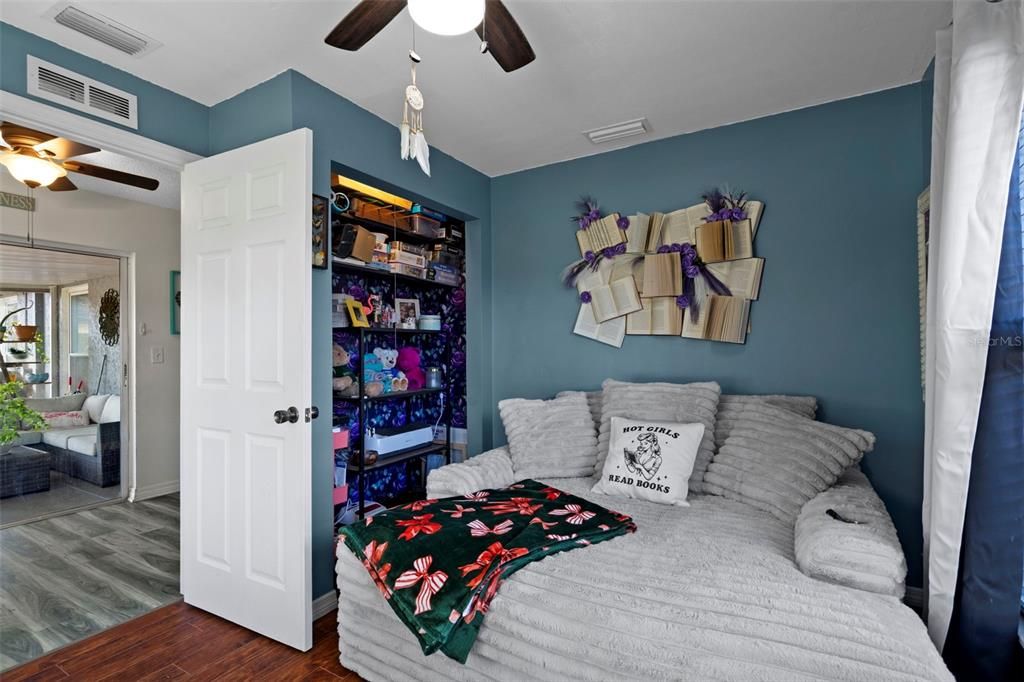 For Sale: $299,000 (3 beds, 2 baths, 1185 Square Feet)