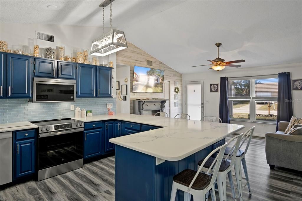 For Sale: $299,000 (3 beds, 2 baths, 1185 Square Feet)