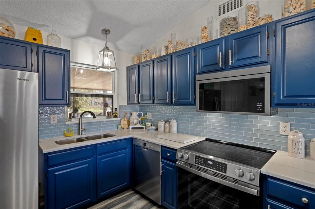 For Sale: $299,000 (3 beds, 2 baths, 1185 Square Feet)