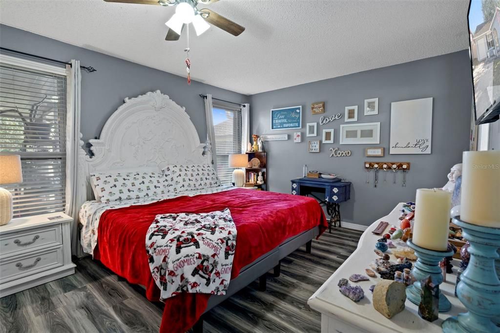 For Sale: $299,000 (3 beds, 2 baths, 1185 Square Feet)