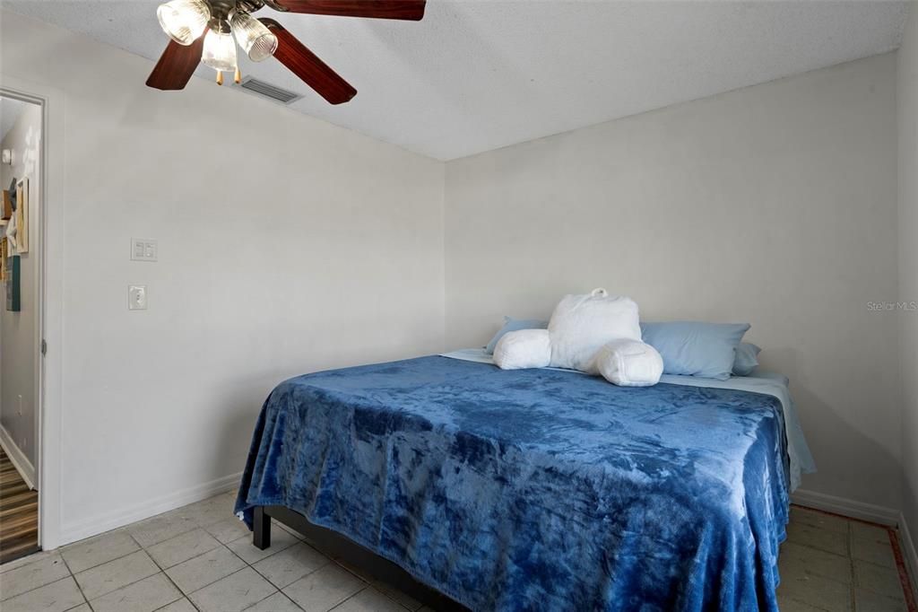 For Sale: $299,000 (3 beds, 2 baths, 1185 Square Feet)