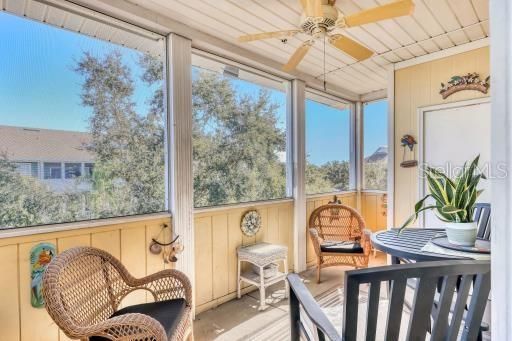 For Sale: $219,000 (2 beds, 1 baths, 1008 Square Feet)