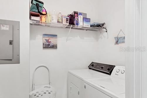 For Sale: $219,000 (2 beds, 1 baths, 1008 Square Feet)