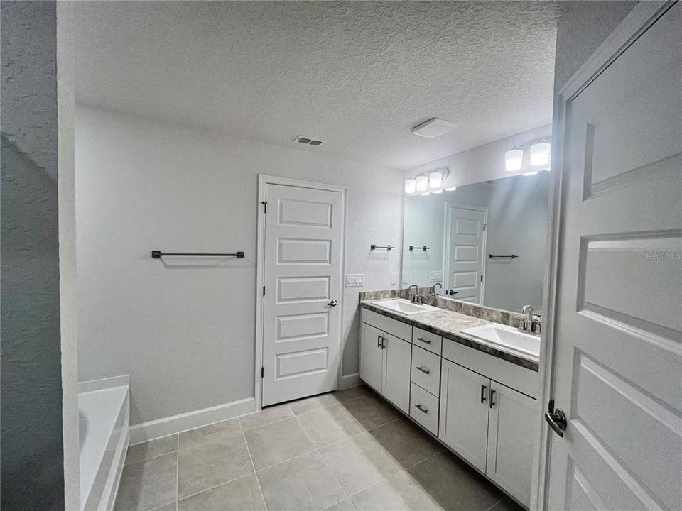 En Venta: $329,550 (4 camas, 2 baños, 1755 Pies cuadrados)