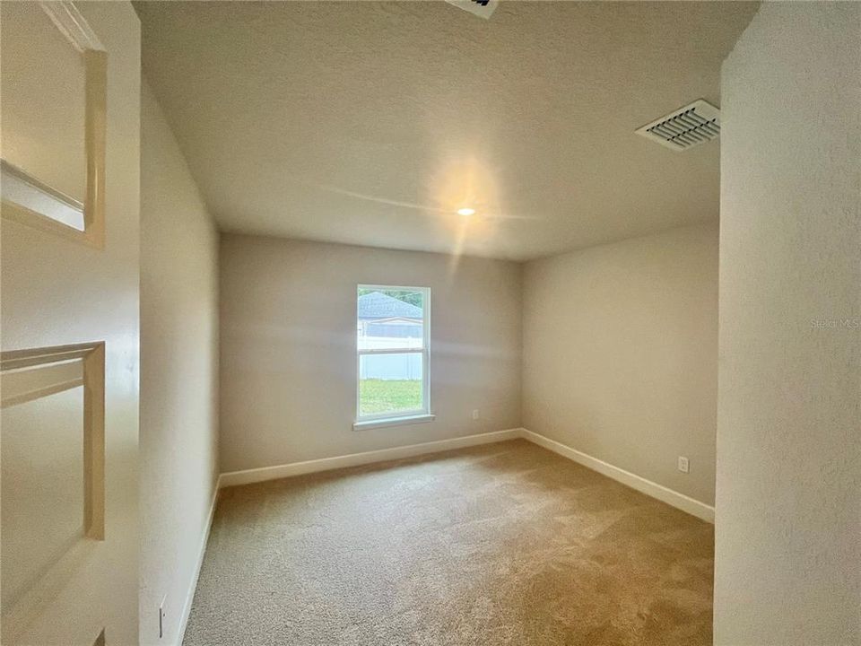 En Venta: $329,550 (4 camas, 2 baños, 1755 Pies cuadrados)