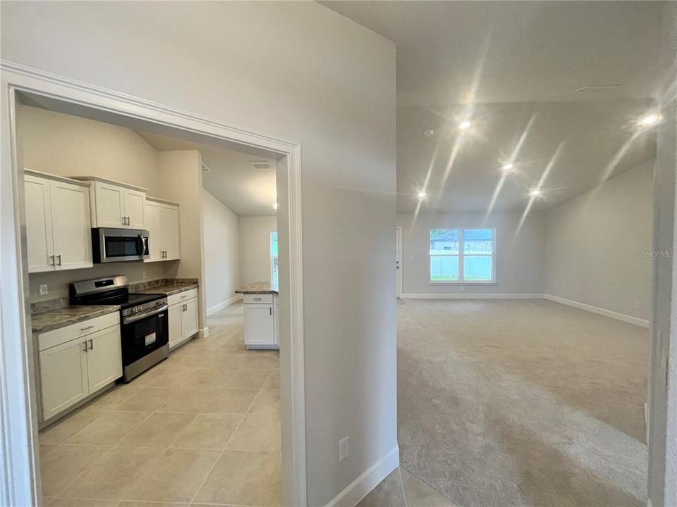 En Venta: $329,550 (4 camas, 2 baños, 1755 Pies cuadrados)