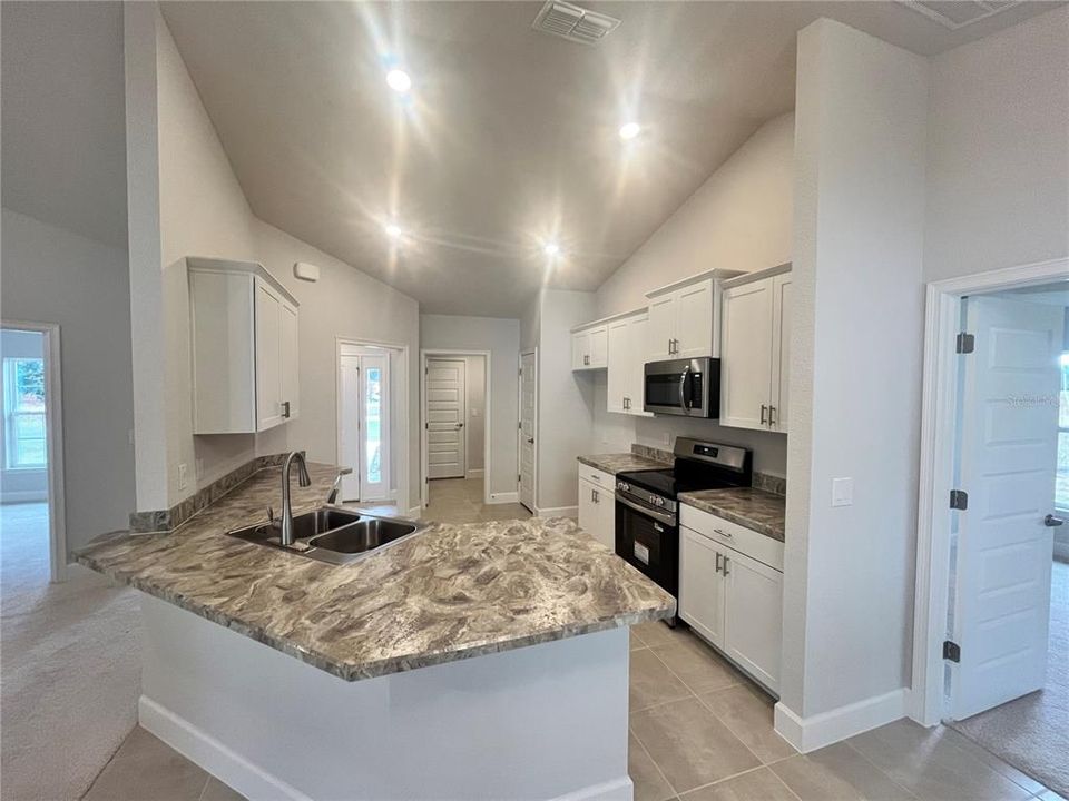 En Venta: $329,550 (4 camas, 2 baños, 1755 Pies cuadrados)