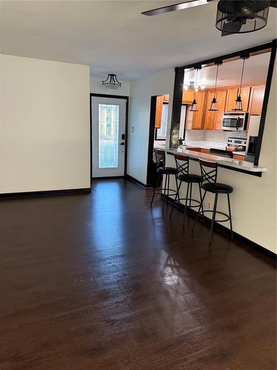 For Rent: $2,500 (3 beds, 2 baths, 1302 Square Feet)