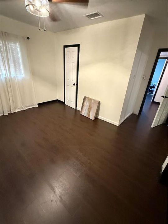 For Rent: $2,500 (3 beds, 2 baths, 1302 Square Feet)