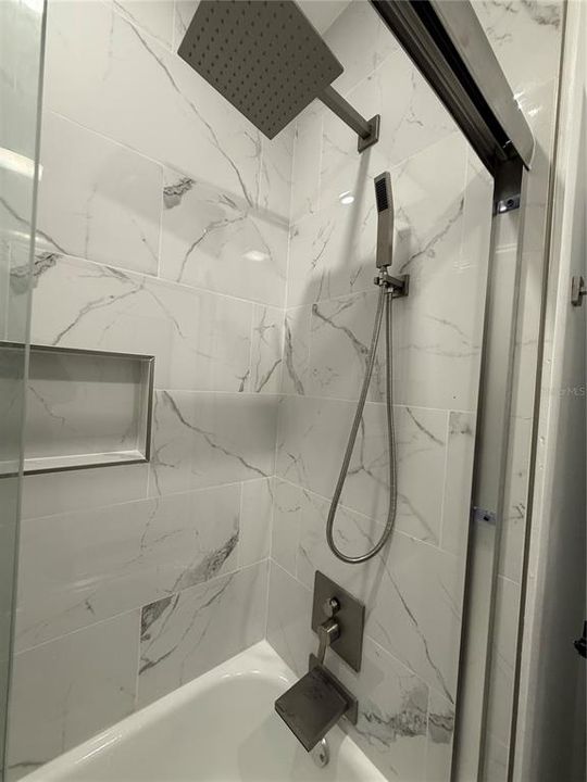 For Rent: $2,500 (3 beds, 2 baths, 1302 Square Feet)