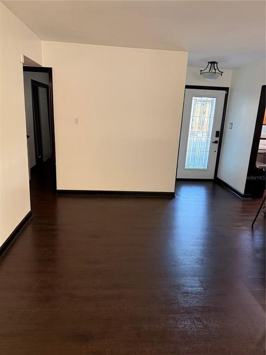 For Rent: $2,500 (3 beds, 2 baths, 1302 Square Feet)